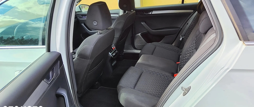 Skoda Superb cena 75000 przebieg: 161805, rok produkcji 2017 z Woźniki małe 137